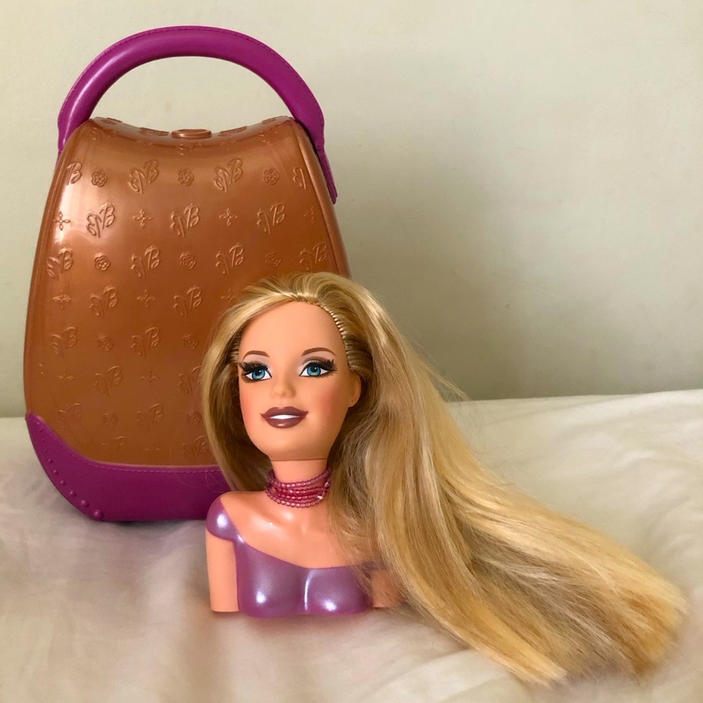 Vintage BARBIE! STYLING HEAD with trendy carry case / branded purse. Rare. Mini.